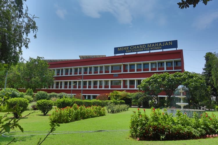 Mehr Chand Mahajan Dayanand Anglo Vedic College for Women Chandigarh Campus photo 3